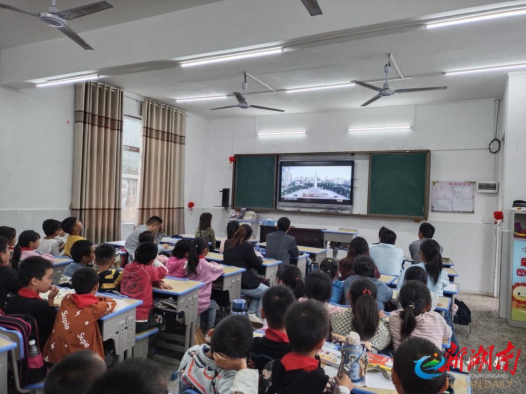 甘棠镇中心小学:学习"光达"精神 永葆党员本色