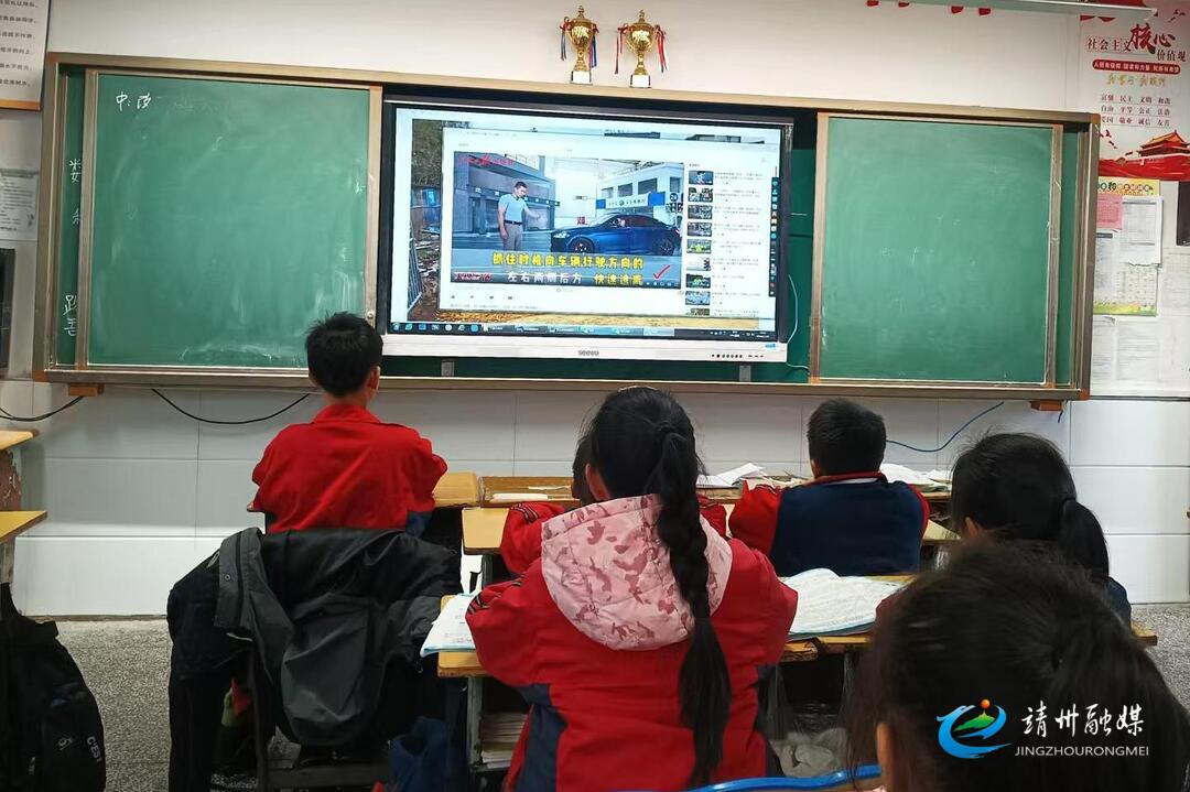 土桥小学：防范车辆冲撞 学习逃生小技巧