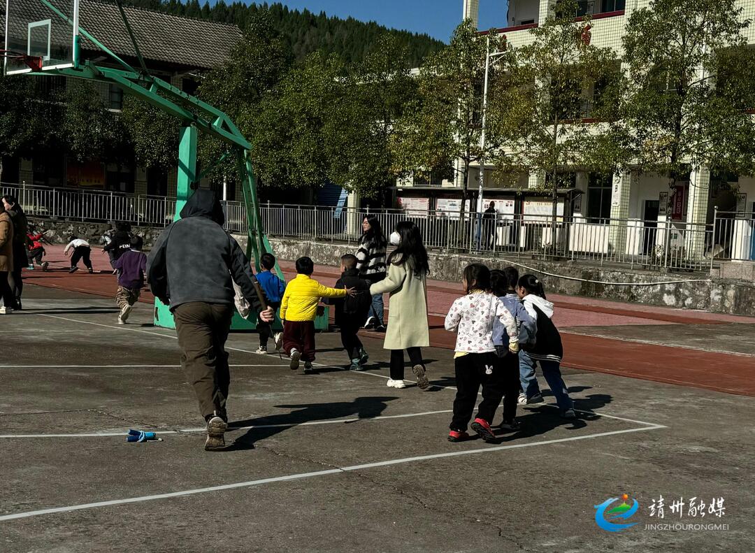 铺口小学：反恐防暴 防患未然