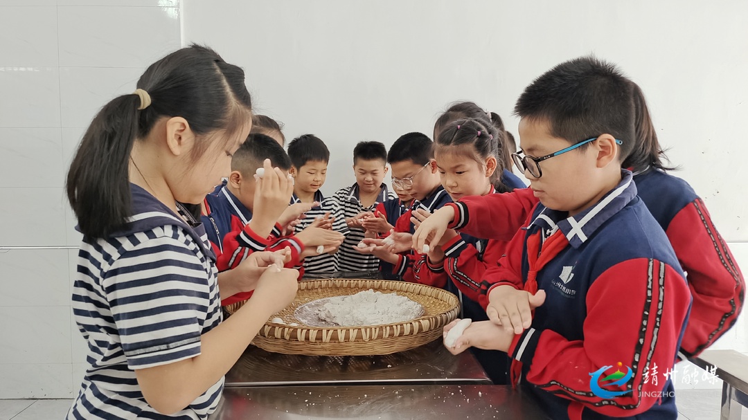 靖州：烟火课堂开课 苗侗学子解锁传统美食的“风味密码”
