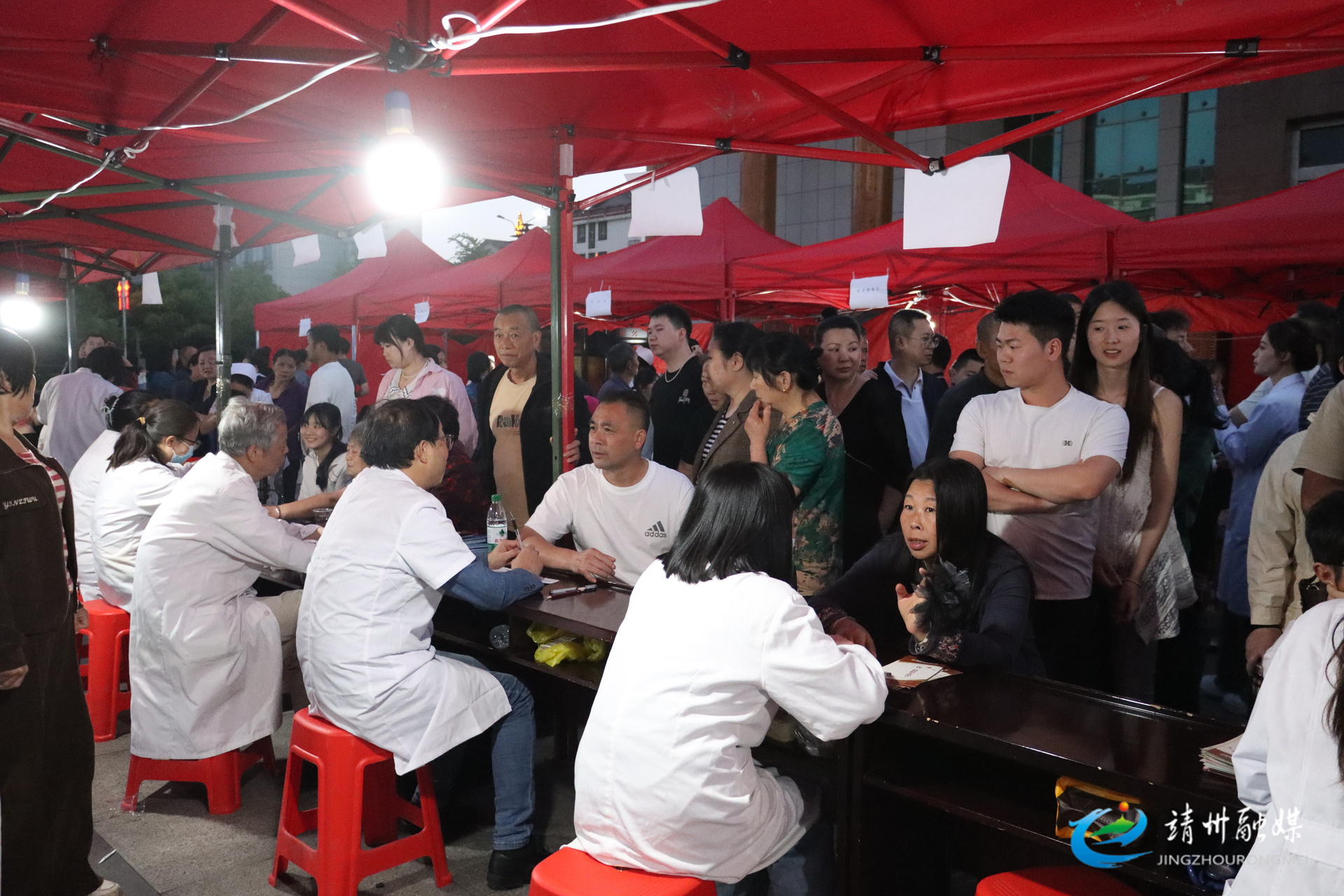 【健康教育】靖州：“中医文化夜市” 点亮夜间健康体验