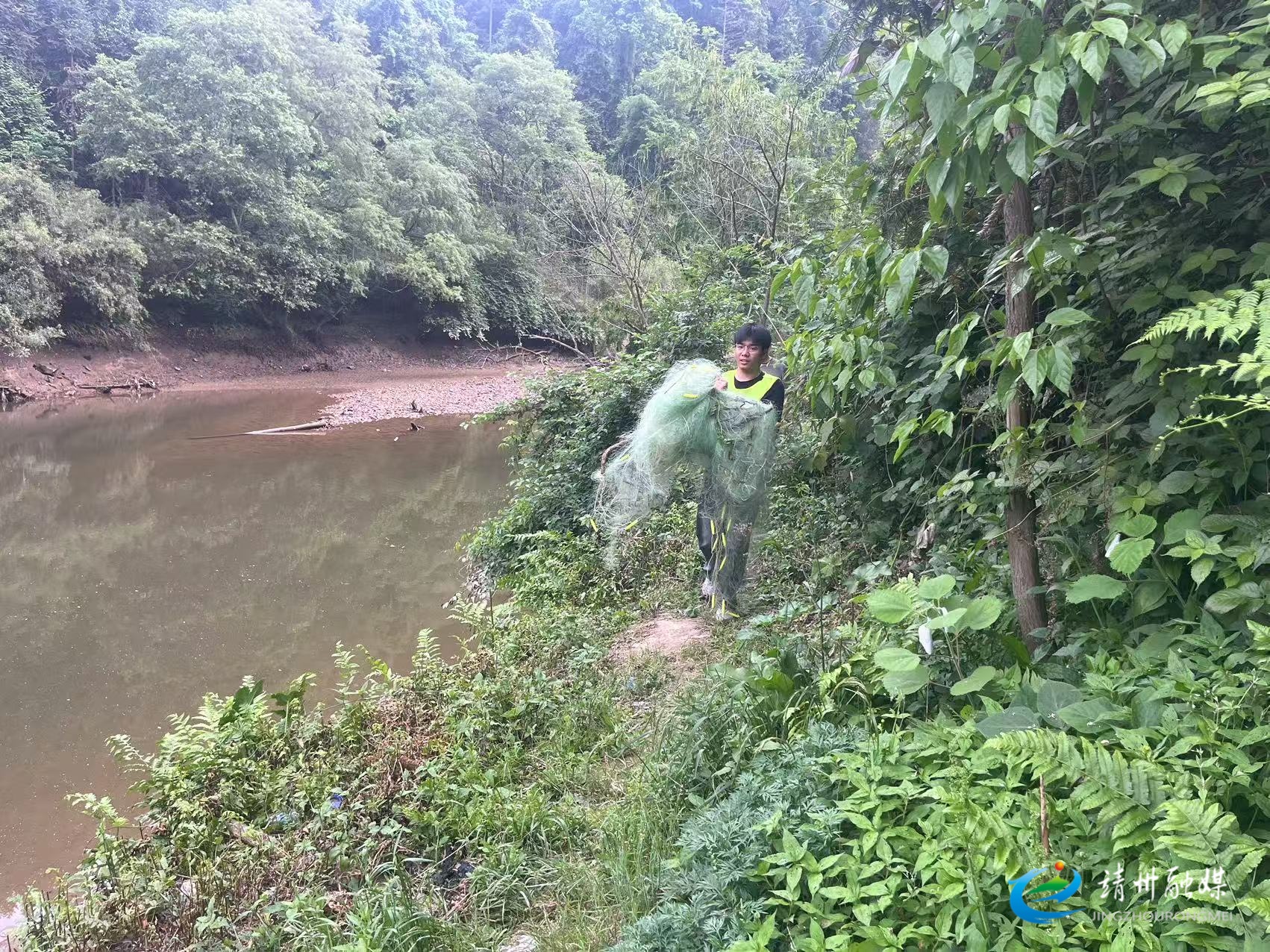 【整治非法捕捞行为专项行动】大堡子镇：清理违规网具 筑牢生态安全屏障