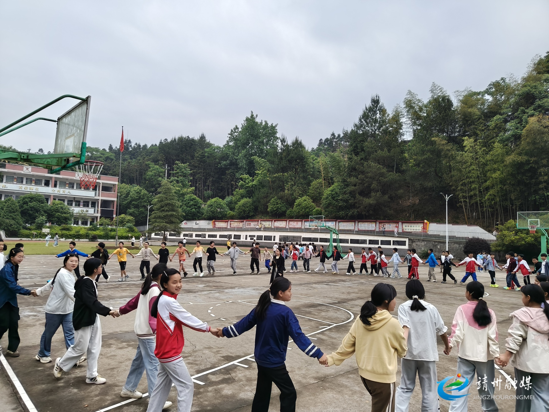 新厂镇中心小学：开展团辅活动 助力学生心理健康