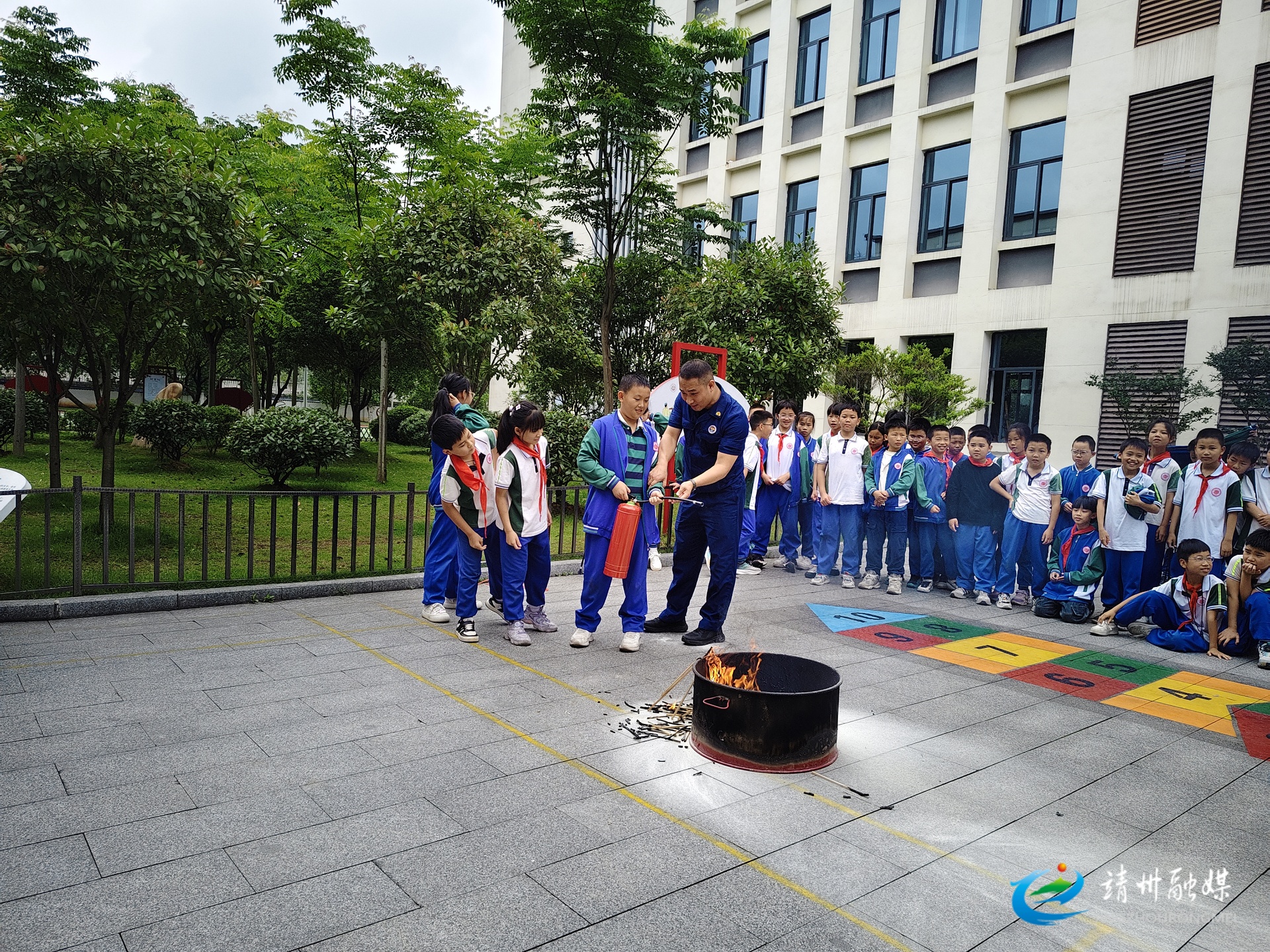 渠阳镇芙蓉学校开展安全应急演练 筑牢校园安全防线