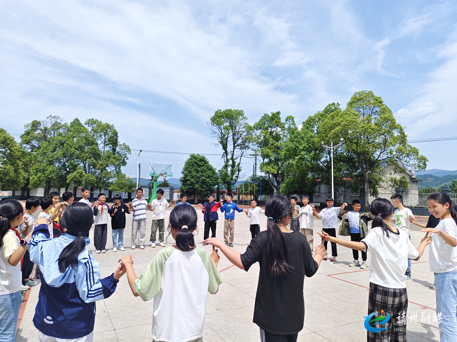 甘棠镇中心小学：开展“快乐减压”心理团辅活动