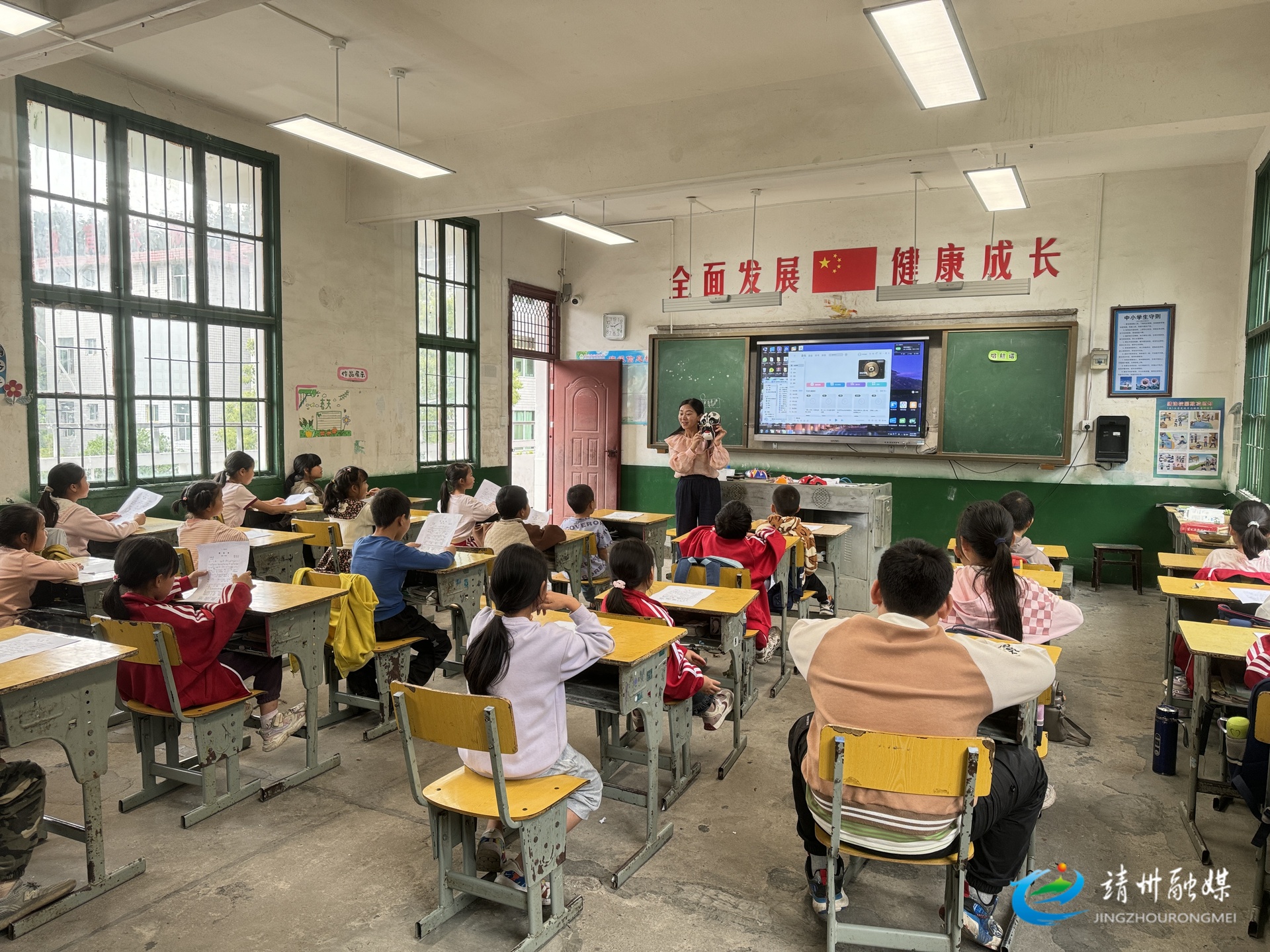 【文化中国行】靖州：传统文化进校园 京剧脸谱戏课堂