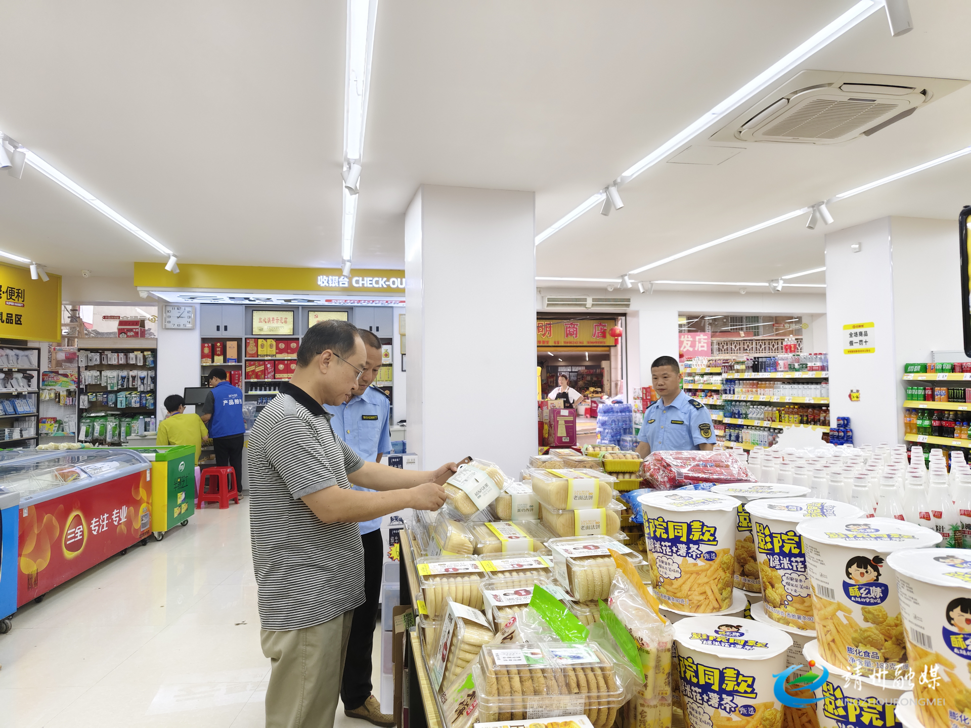 【安全守底行動】靖州：開展農(nóng)村假冒偽劣食品專項(xiàng)督導(dǎo)檢查工作