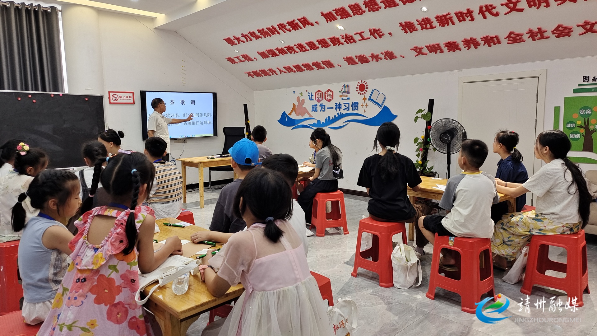 【新時代文明實踐】靖州：返鄉(xiāng)大學生化身“筑夢導(dǎo)師” 點亮孩子多彩暑假