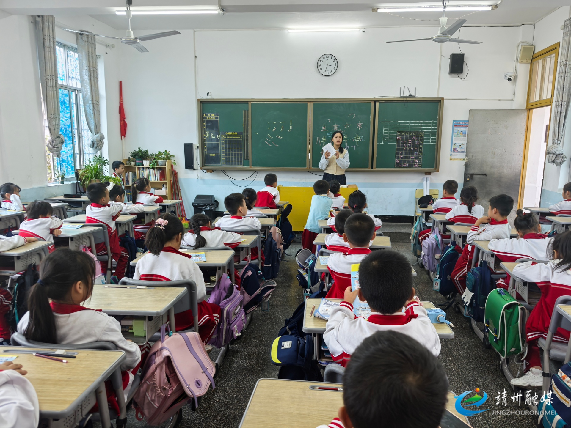 【文化中国行】靖州：书法公益课进校园 翰墨飘香润童心