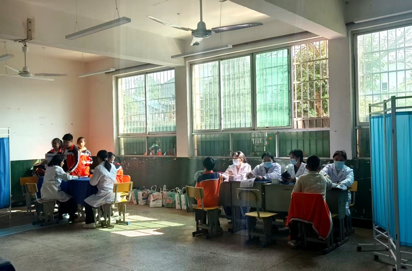 乐群小学：开展学生常见病筛查活动