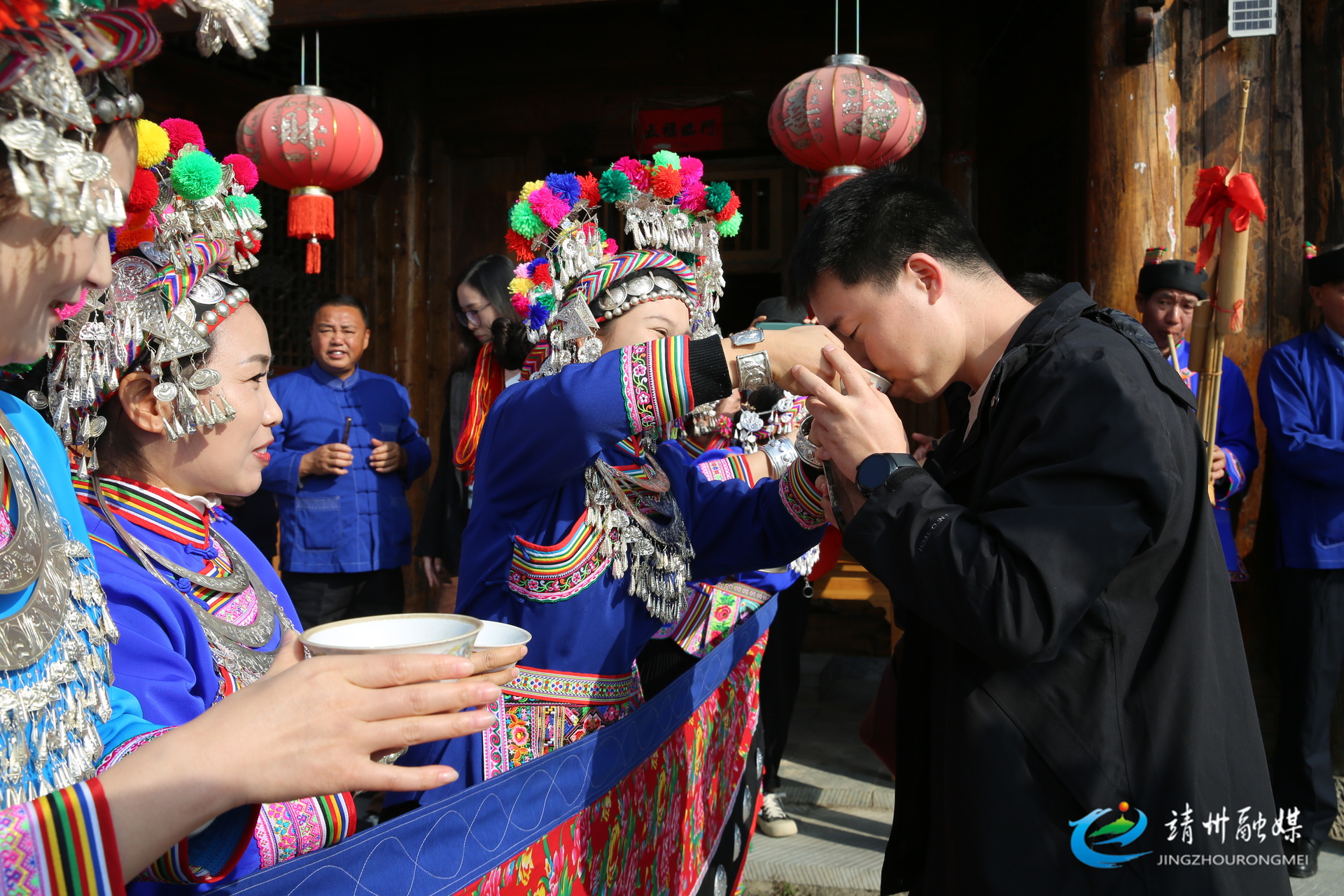 【铸牢中华民族共同体意识】靖州:苗歌飞扬庆重阳 文明服务暖人心