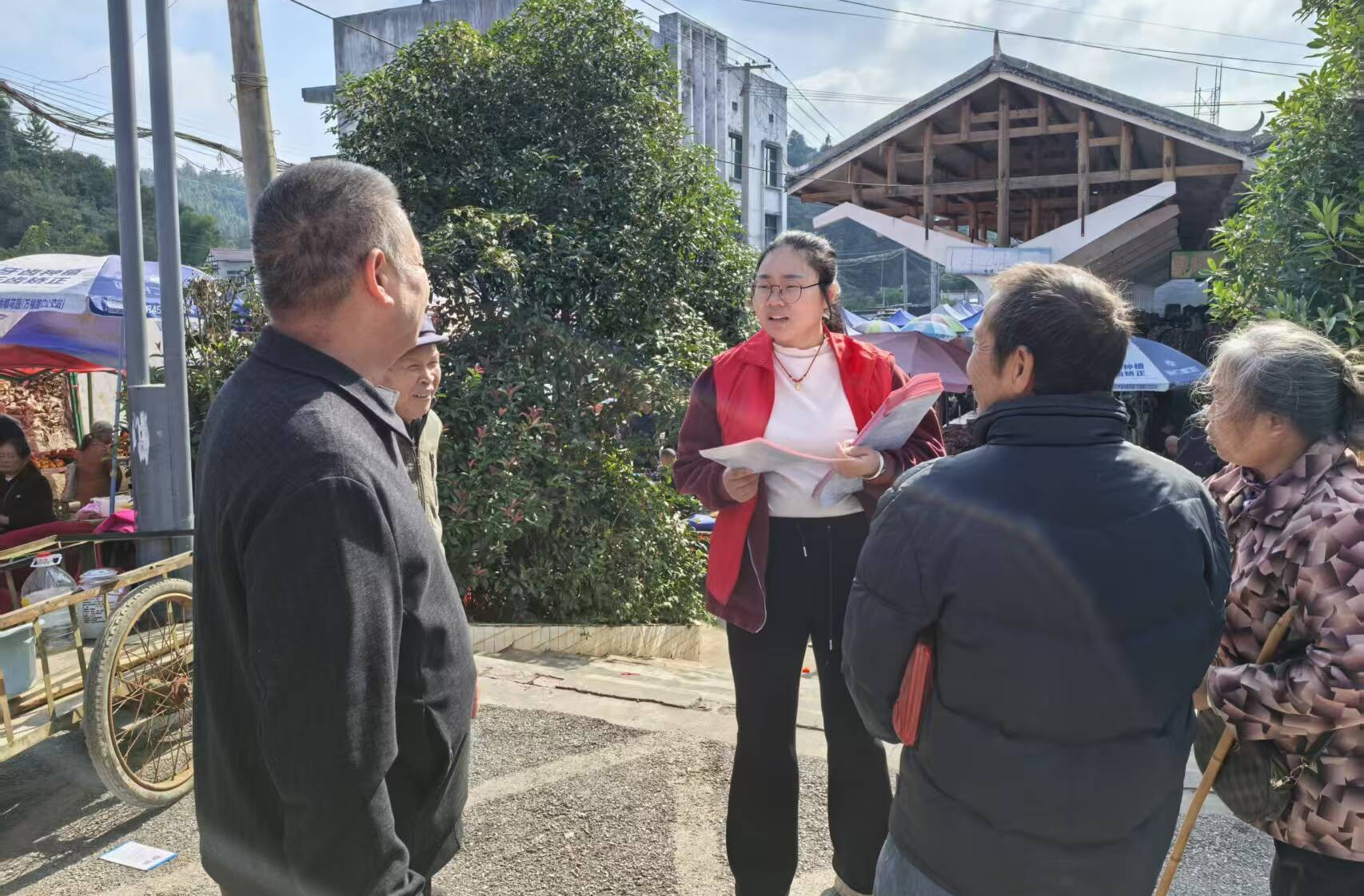 坳上镇：养老医保齐宣传 打通服务群众 “最后一公里”