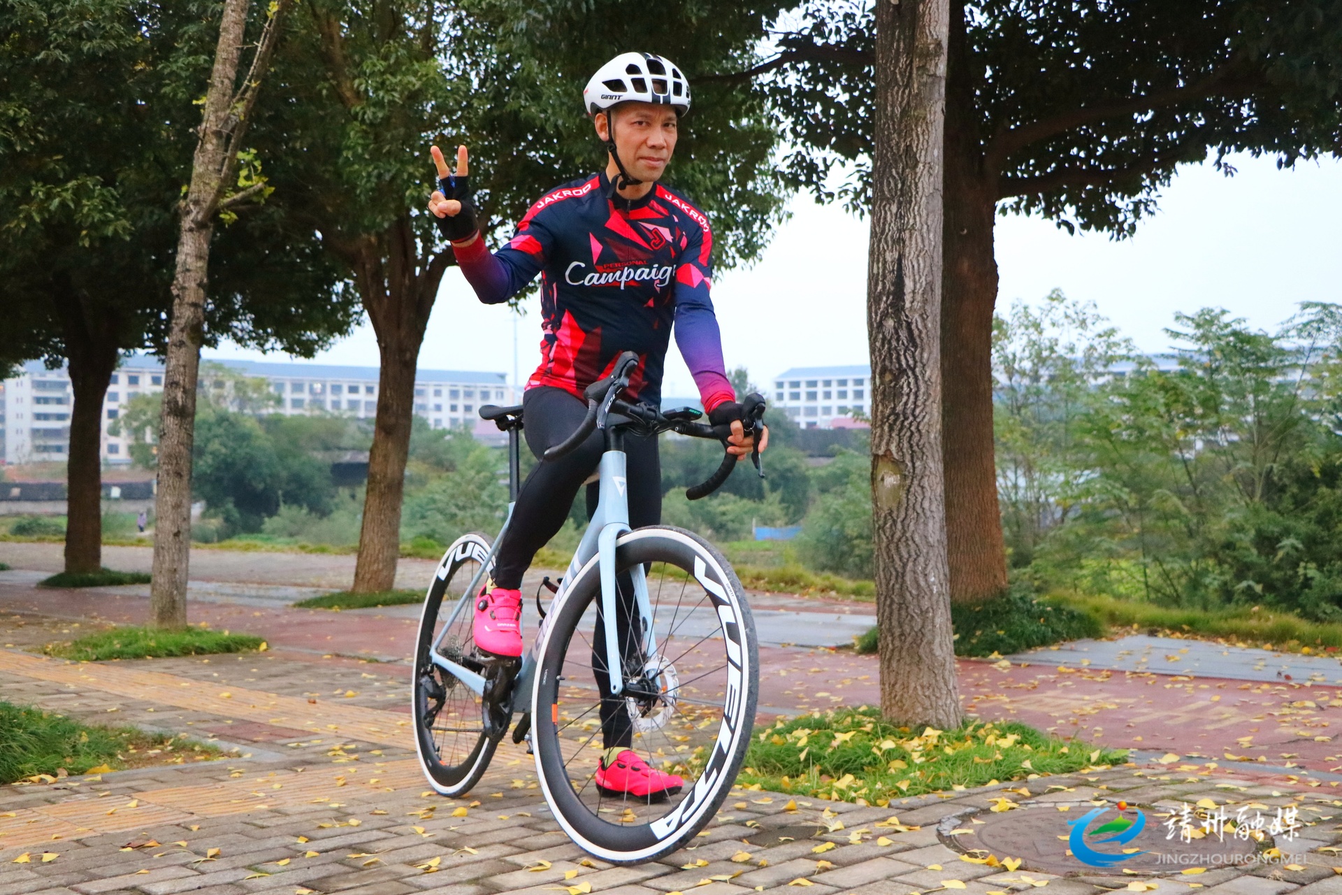 50岁“骑行老将”再战自行车赛 盼突破自我