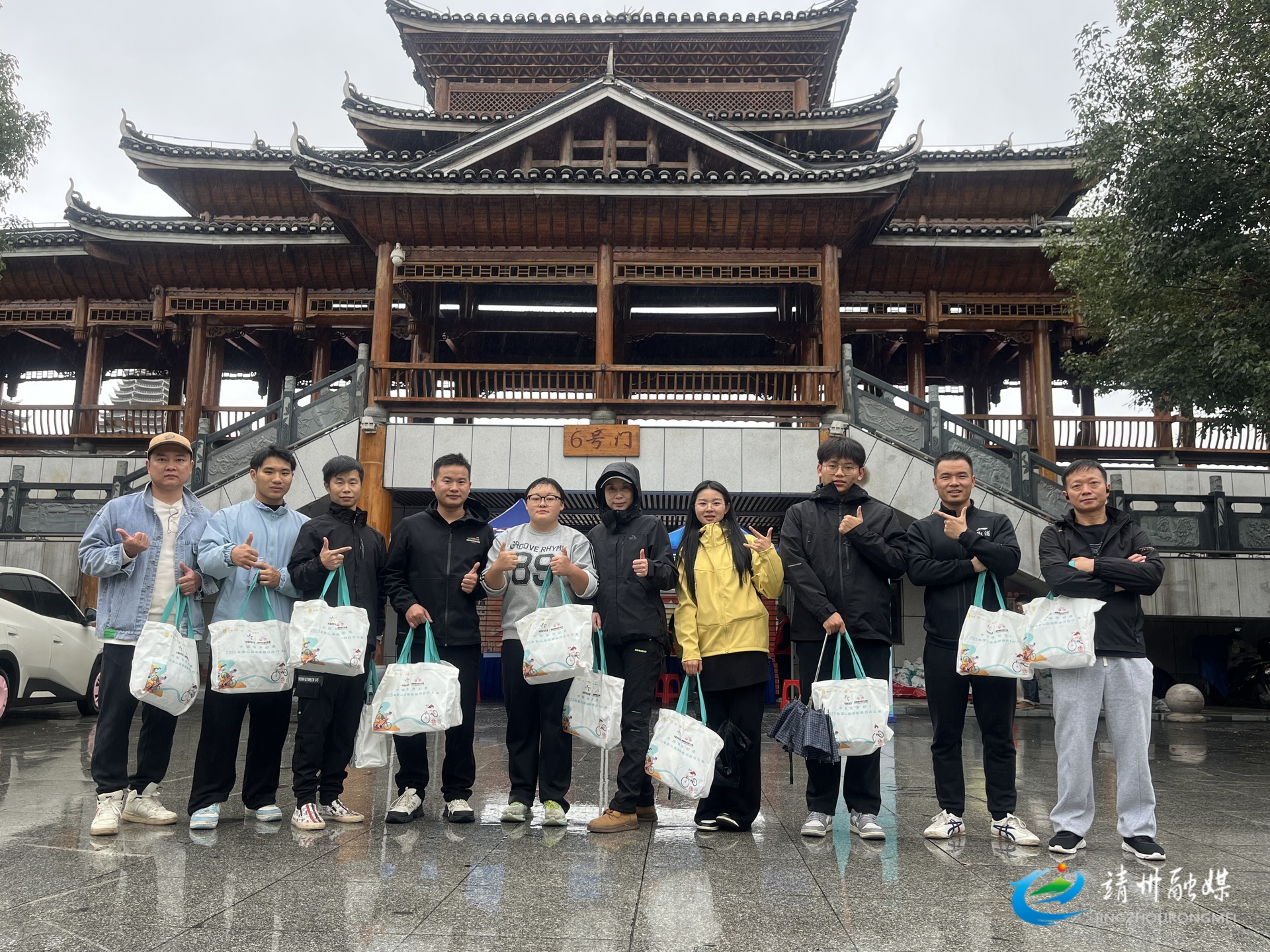 中国体育彩票2025年第二届湖南靖州自行车挑战赛参赛选手陆续抵达报到现场