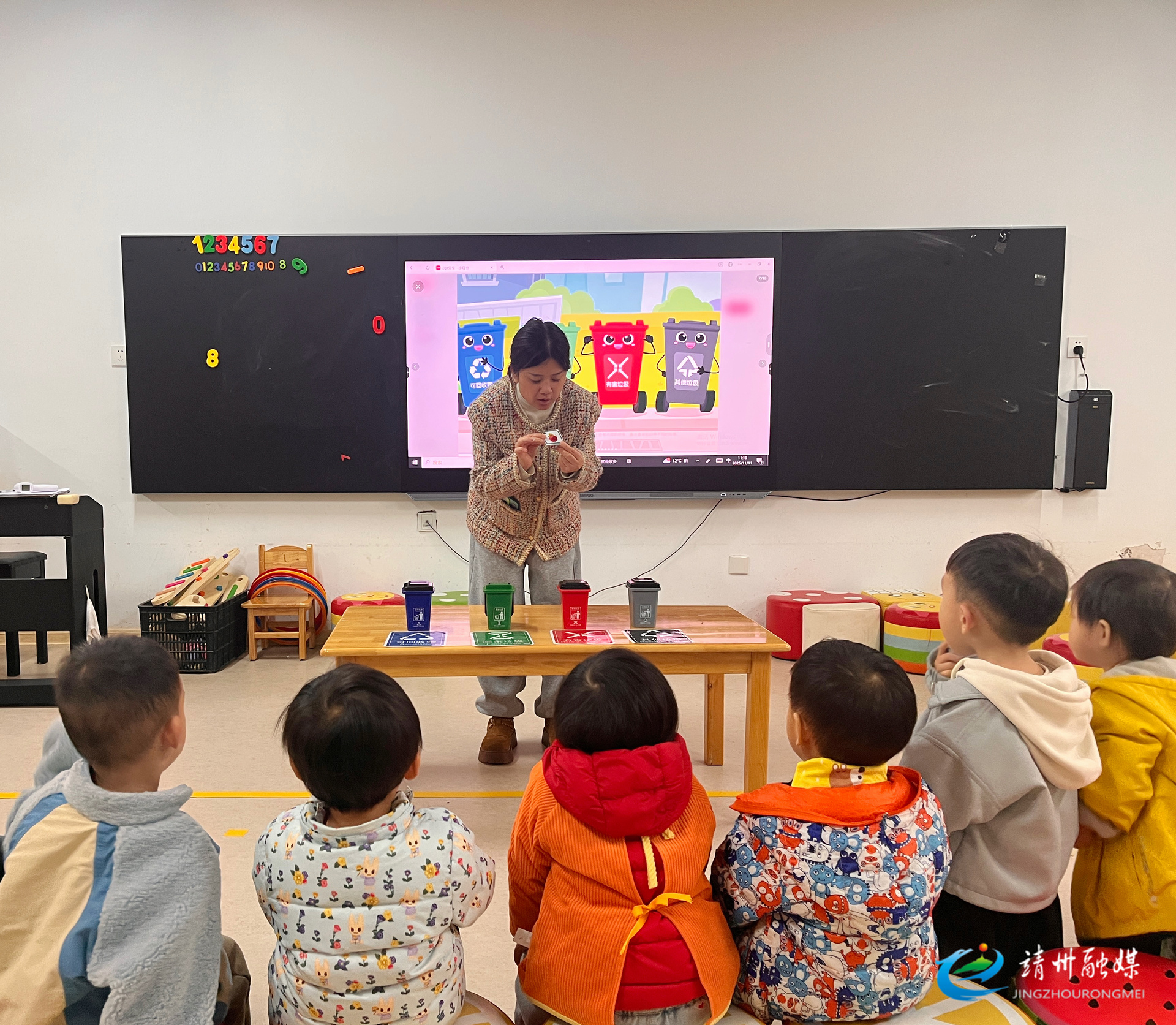 县二幼：托班萌娃争当环保小卫士