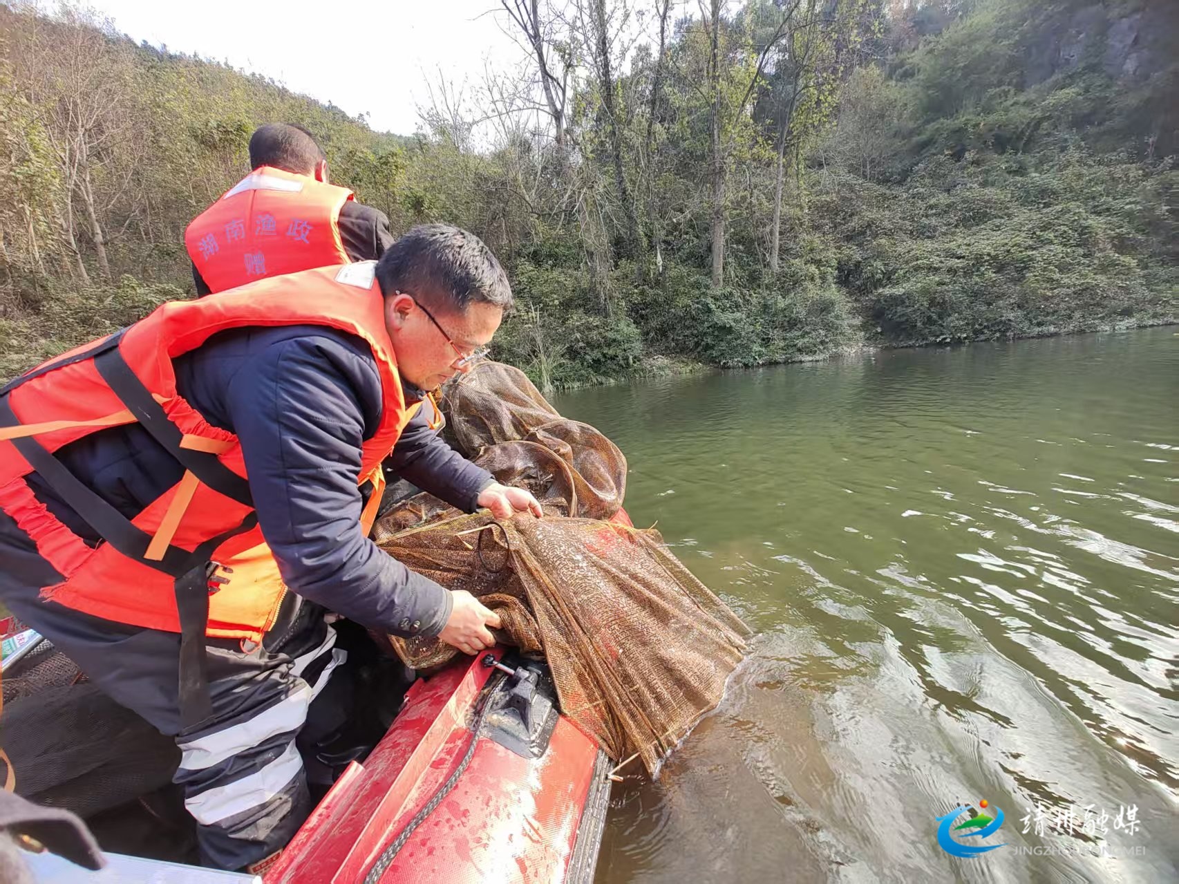 【整治非法捕捞行为专项行动】靖州：开展渠江“清网行动”  严厉打击非法捕捞行为