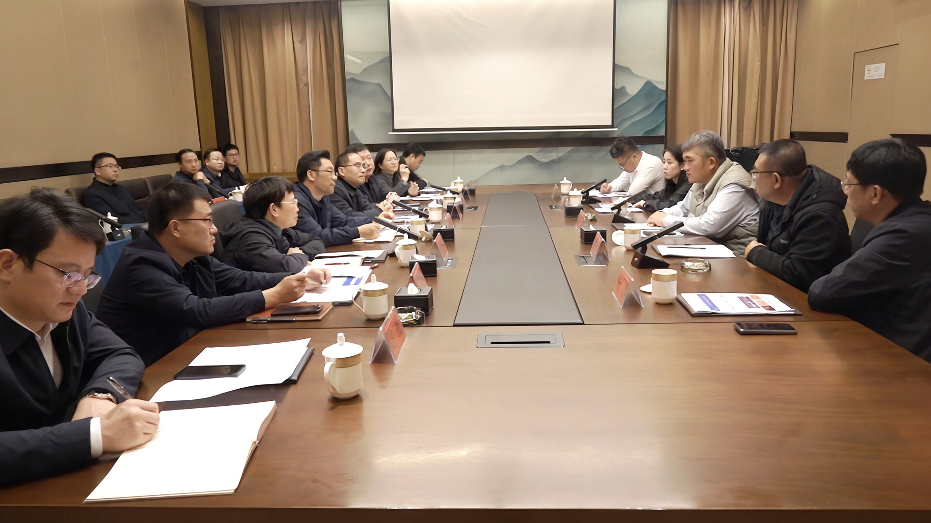 修正药业集团 湖南医药学院 靖州调研座谈会召开 