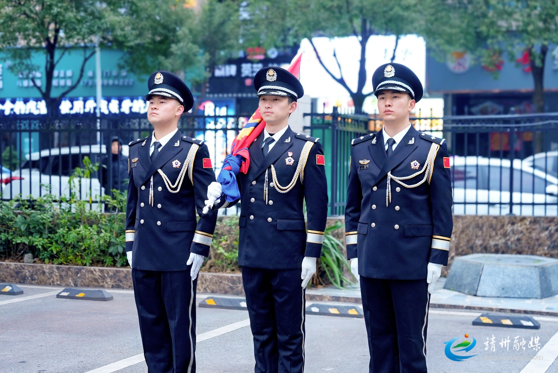 警旗飘扬铸忠诚 薪火相传护平安——靖州公安举行活动庆祝第六个中国人民警察节