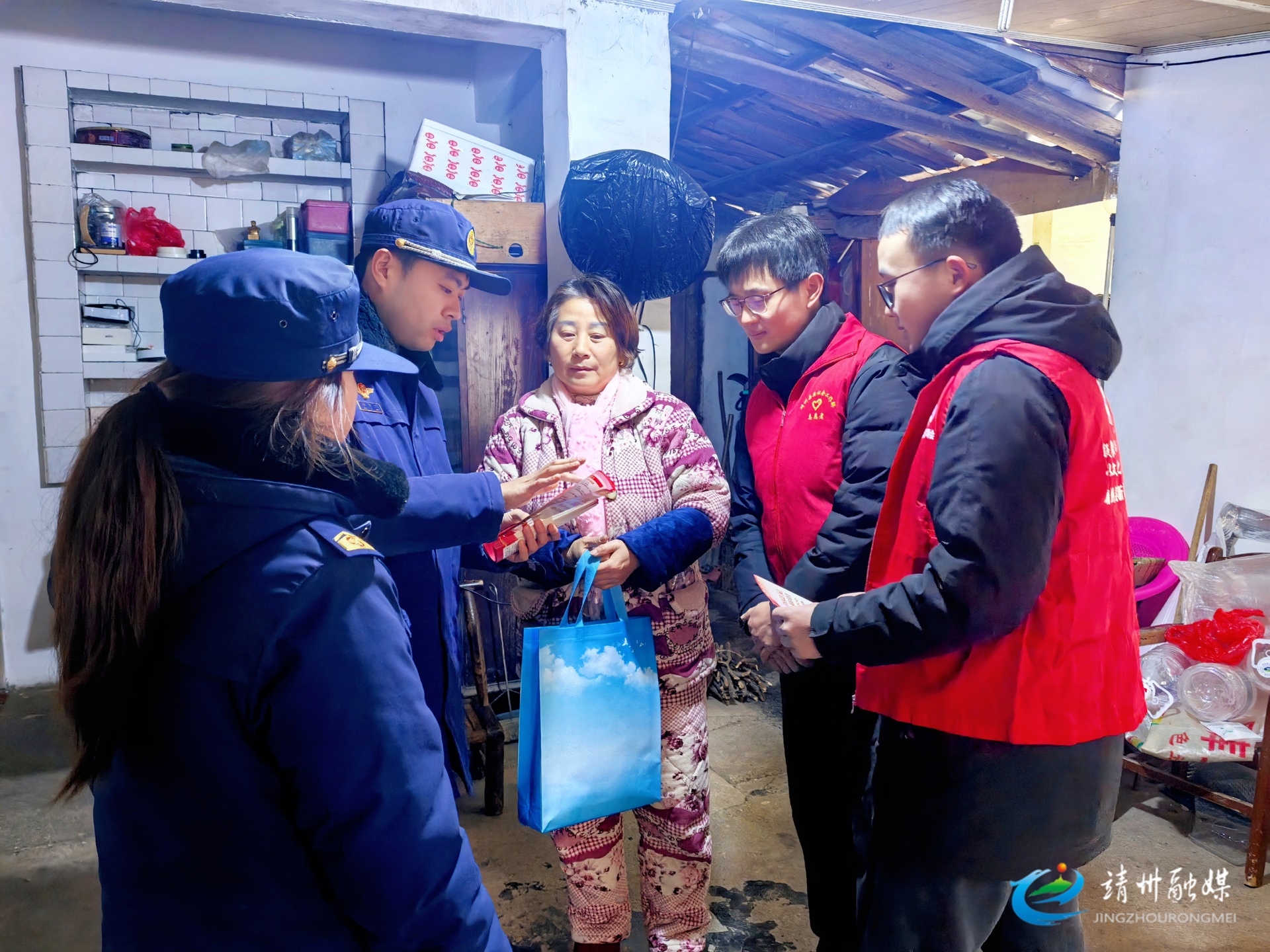 【安全守底行动】靖州：消防关爱暖新春 安全守护进家门