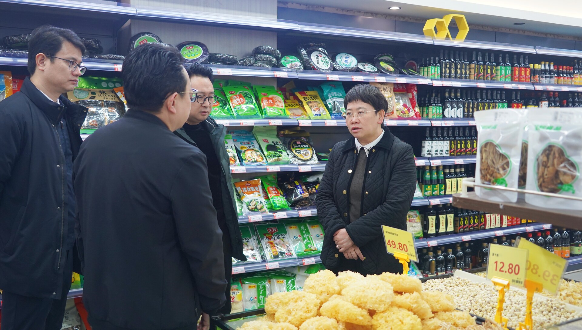 黄忆钢：守牢安全底线 保障市场供给 全力护航群众平安祥和过节