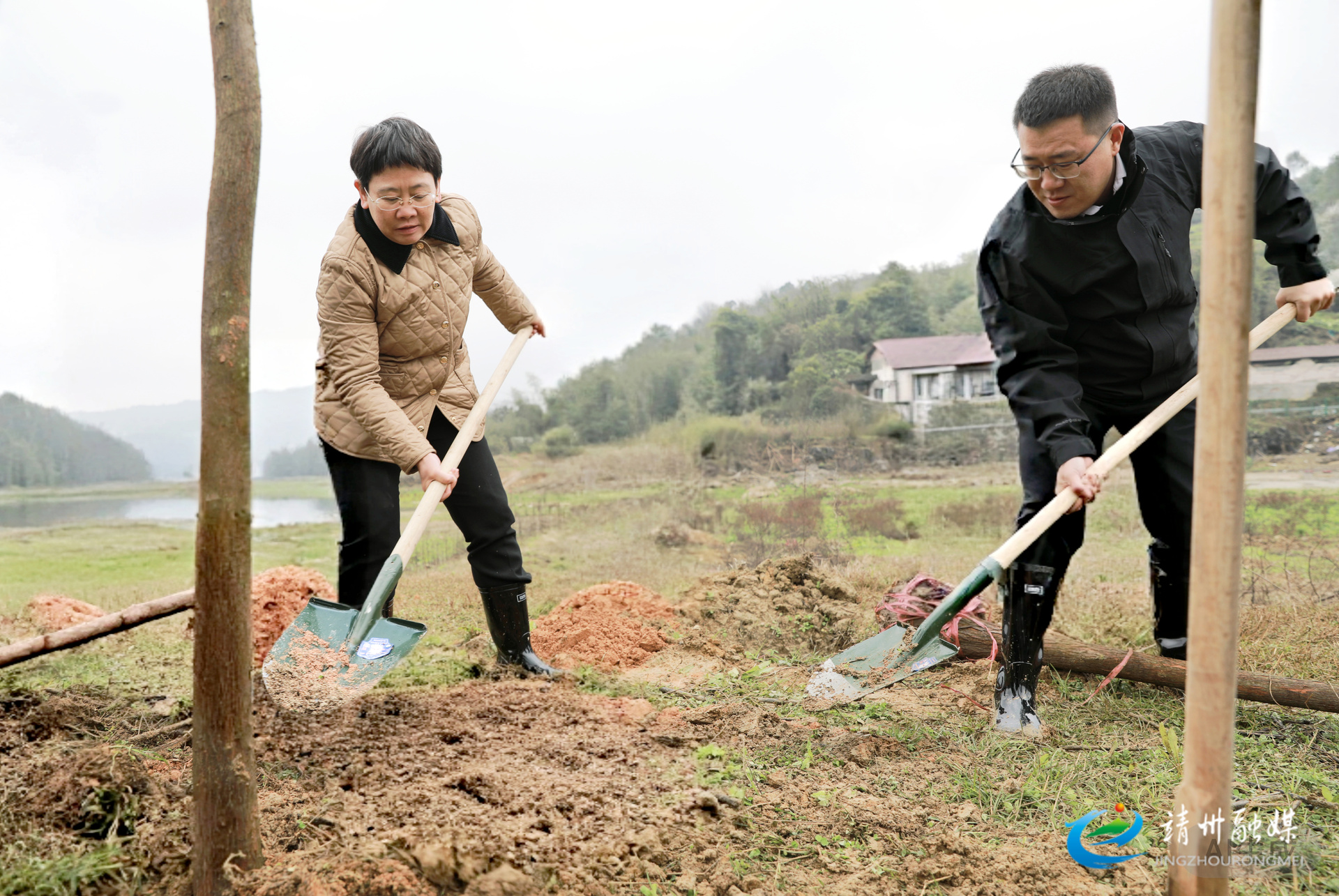 靖州2026年义务植树活动举行 黄忆钢 张艳阳参加