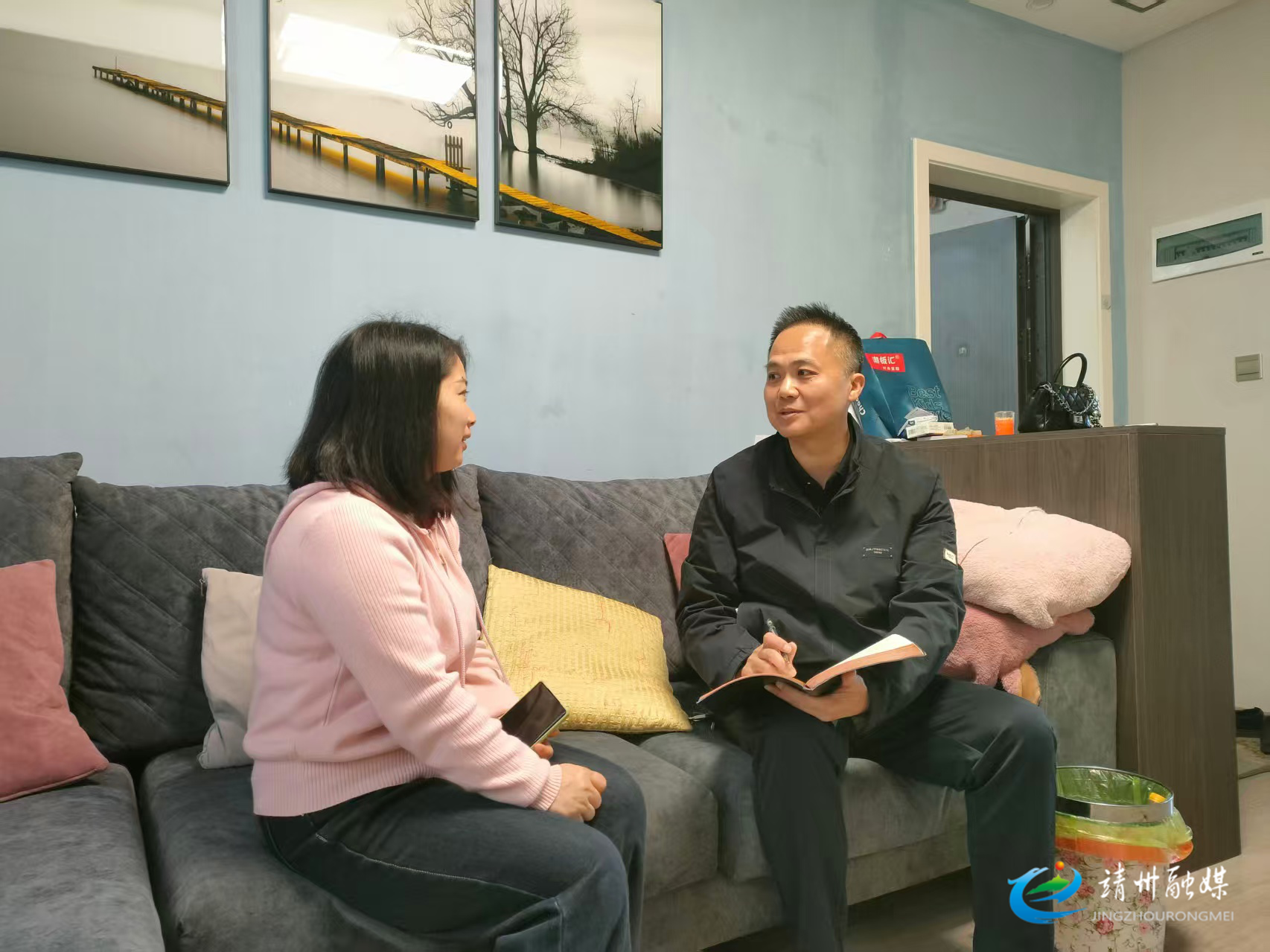 【树立和践行正确政绩观】县住房保障服务中心：回访公租房租户 暖心问需践初心