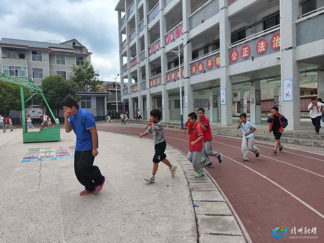 江东小学：开展消防应急逃生演练