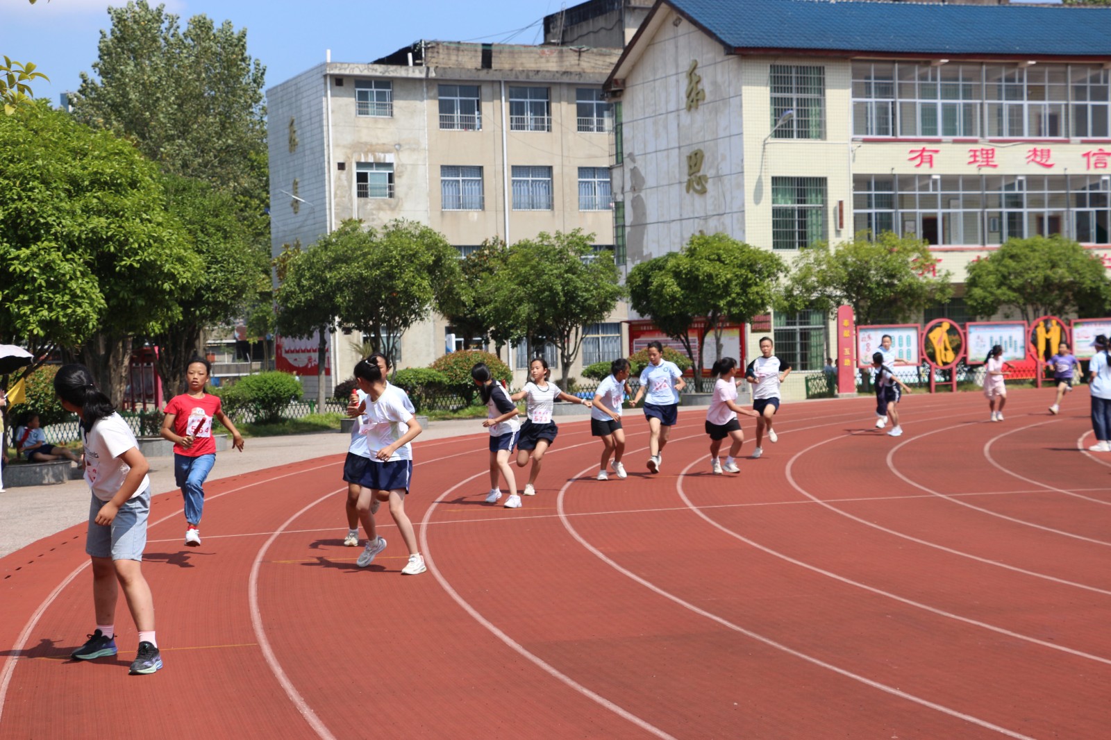 靖州多所学校相继举行校园秋季运动会
