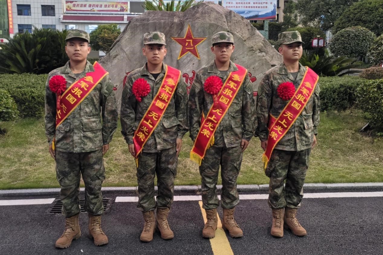 坳上镇欢送2025年下半年新兵入伍