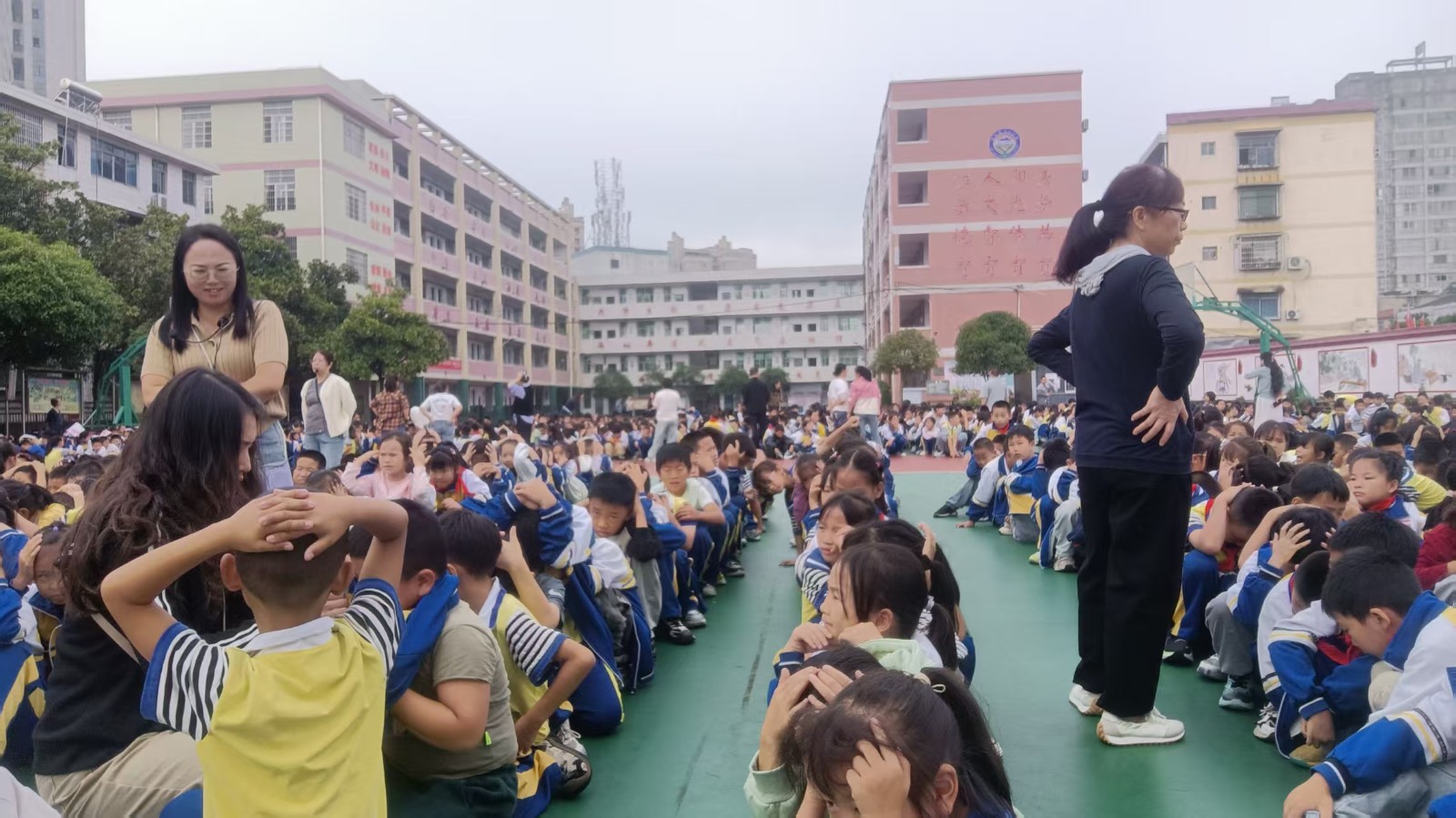 飞山小学开展消防演练活动