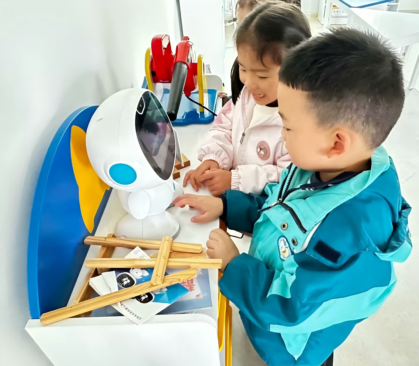 县二幼：聚焦科学探索 点亮幼儿求知梦