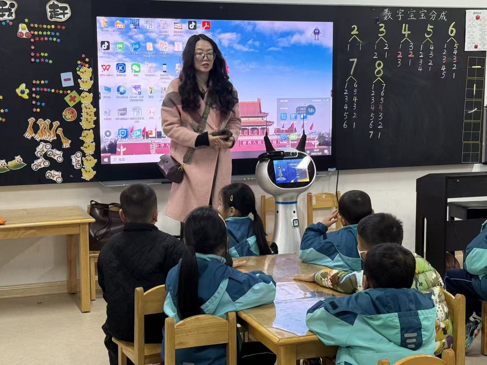 靖州二幼：开展机器人趣味体验课