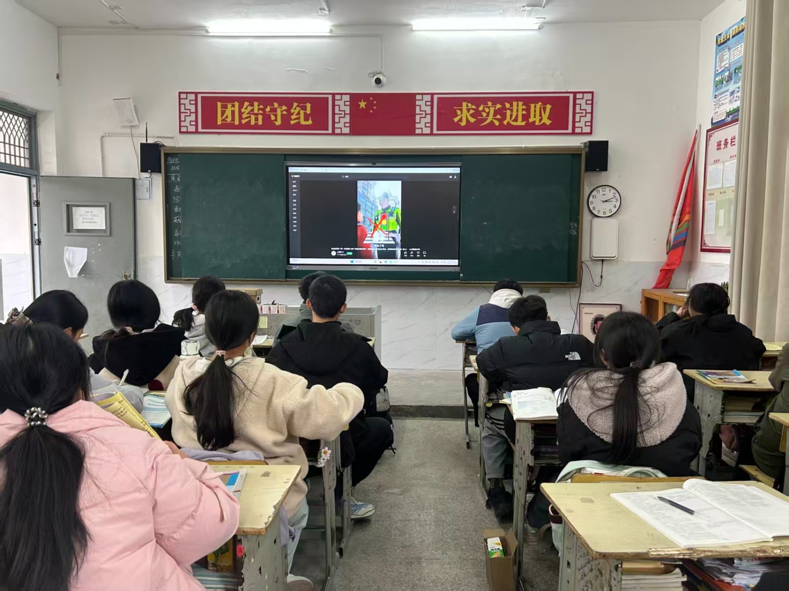 大堡子镇中学：交通安全入人心