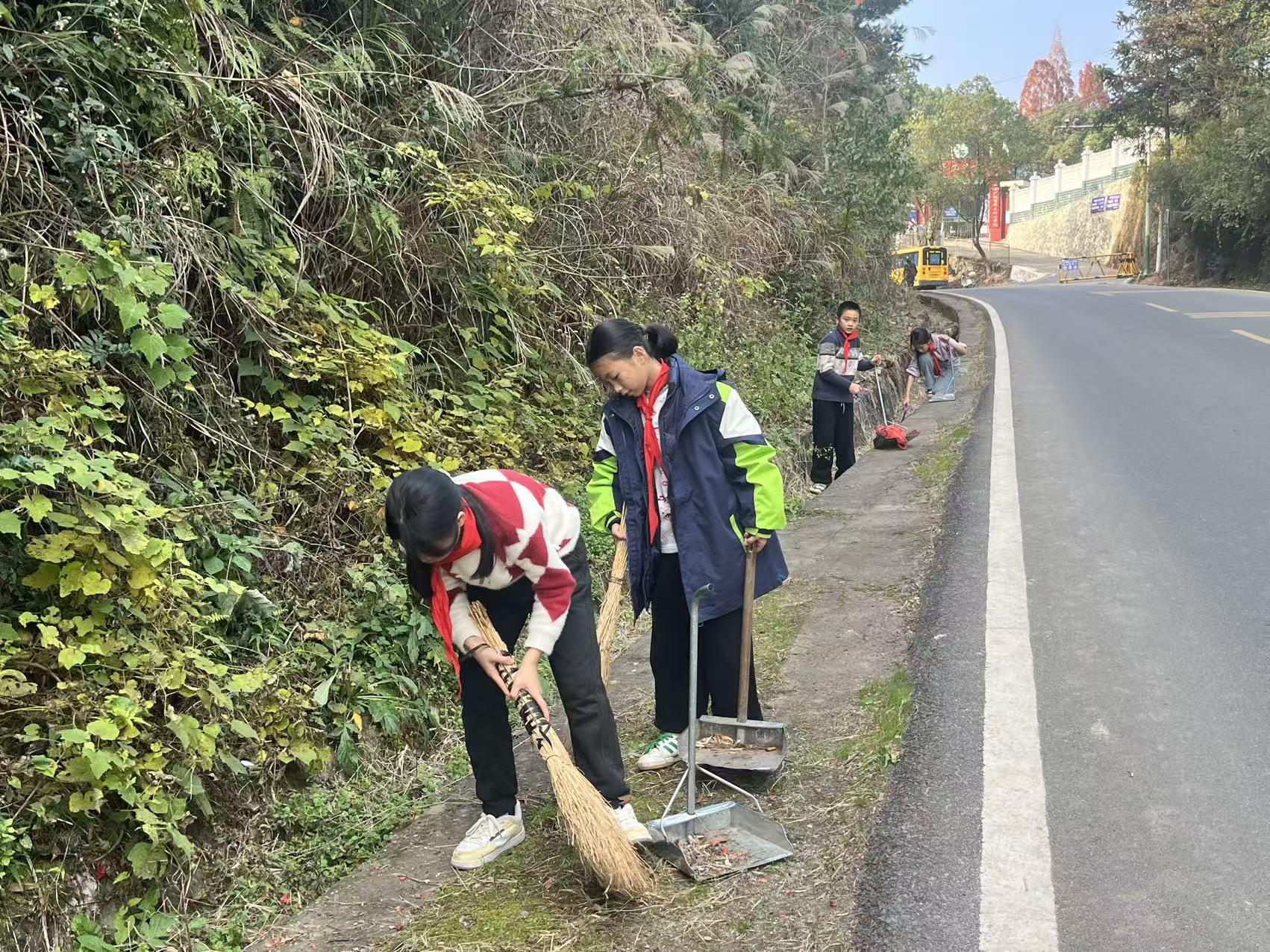 大堡子镇中心小学：共绘校园“清洁画卷” 践行劳动育人方针