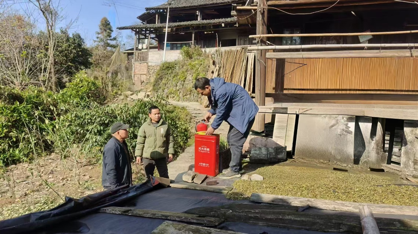 【安全守底行动】靖州：为文物保护单位增配消防器材 筑牢文物安全防线