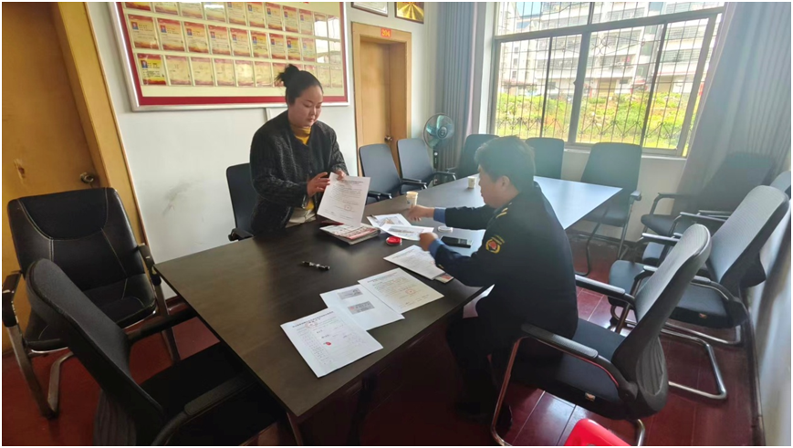 靖州城管局：柔性执法规范商户出店经营行为