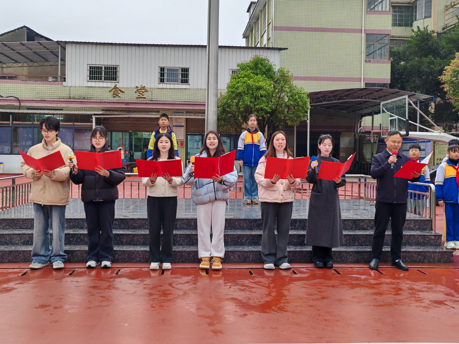 师声诵初心 书香润童心 少年承薪火 ——靖州飞山小学开展国旗下教师集体诵读活动