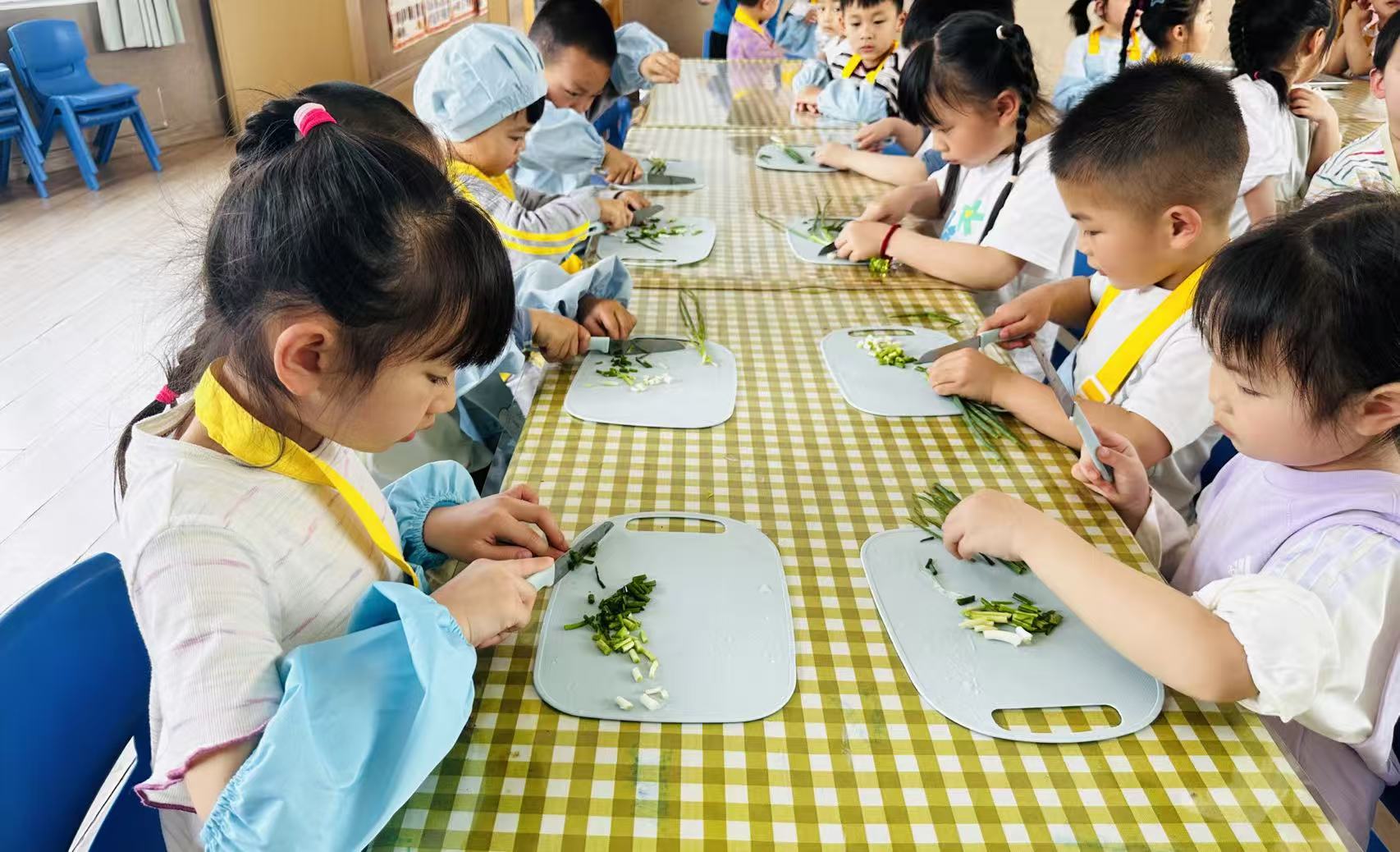 县幼儿园：巧手包饺子 劳动趣成长