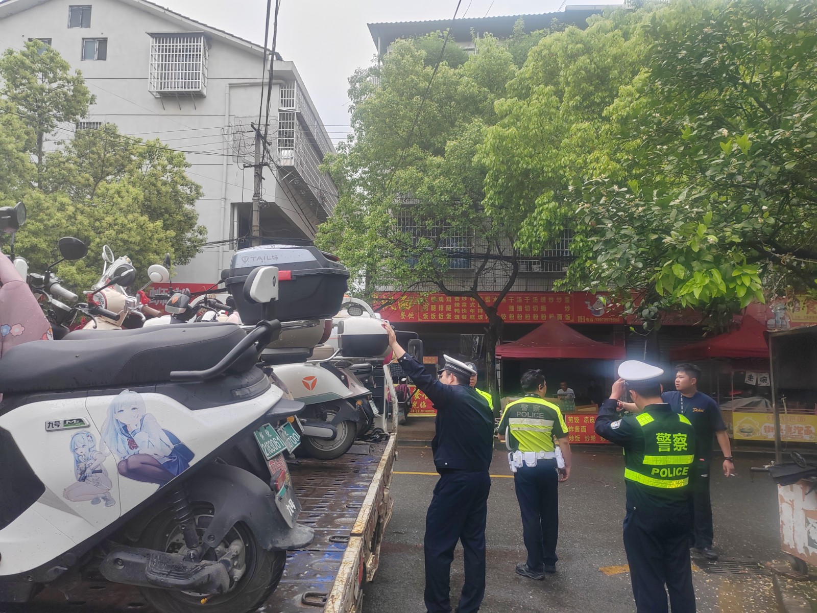 靖州一中：整治校园周边“停车乱象” 守护师生出行“平安通道”