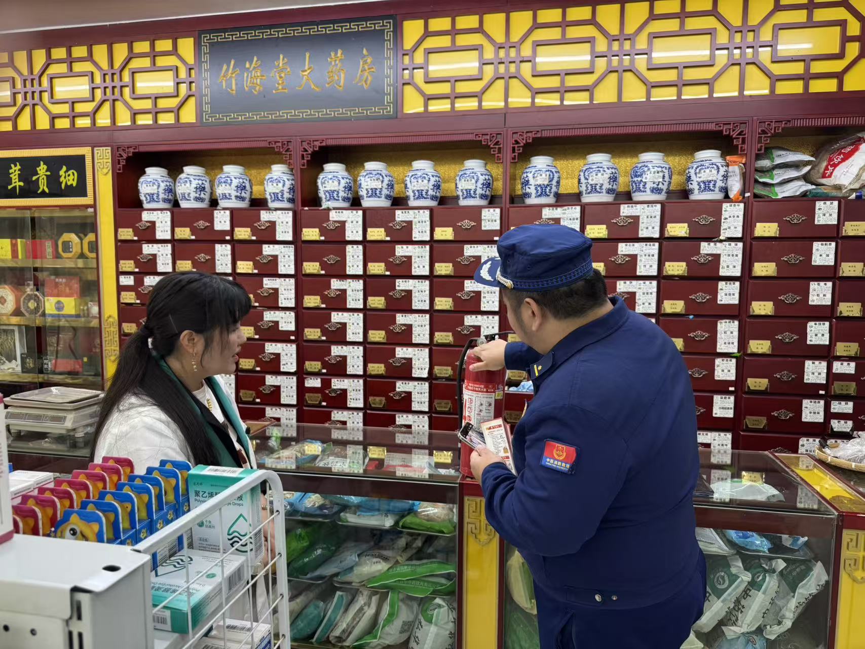 靖州消防救援大队：“五一”期间开展沿街商铺“检查+培训”专项行动
