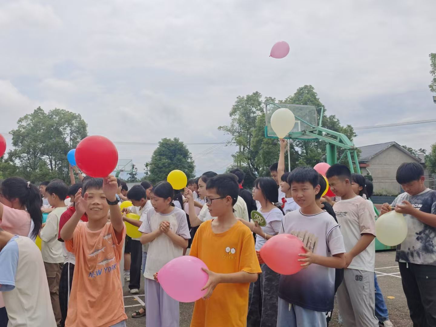 甘棠镇中心小学：开展“逐光前行 奔赴山海”心理减压赋能团体辅导活动