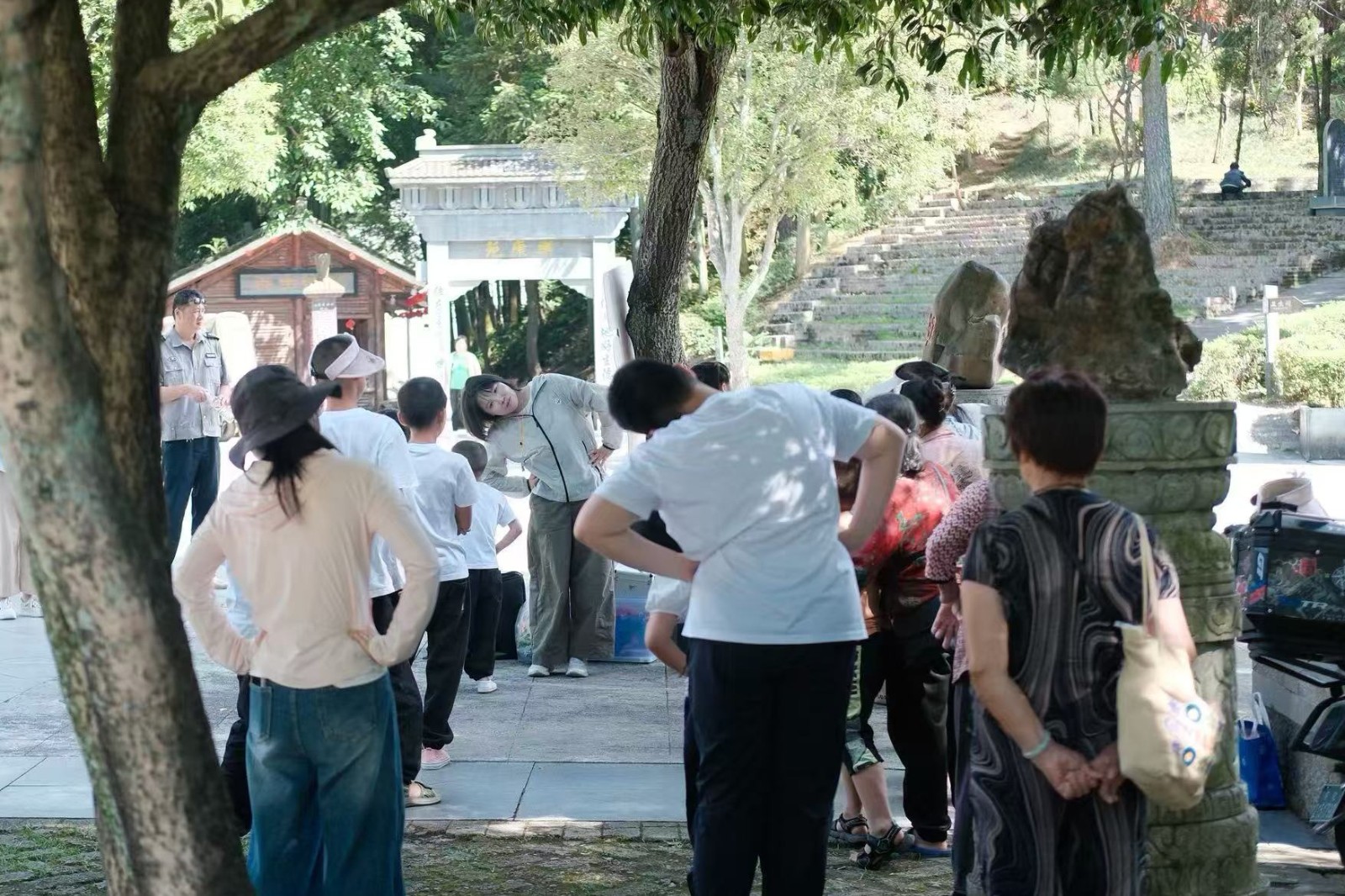 靖州特殊教育学校：开展文峰塔实践活动