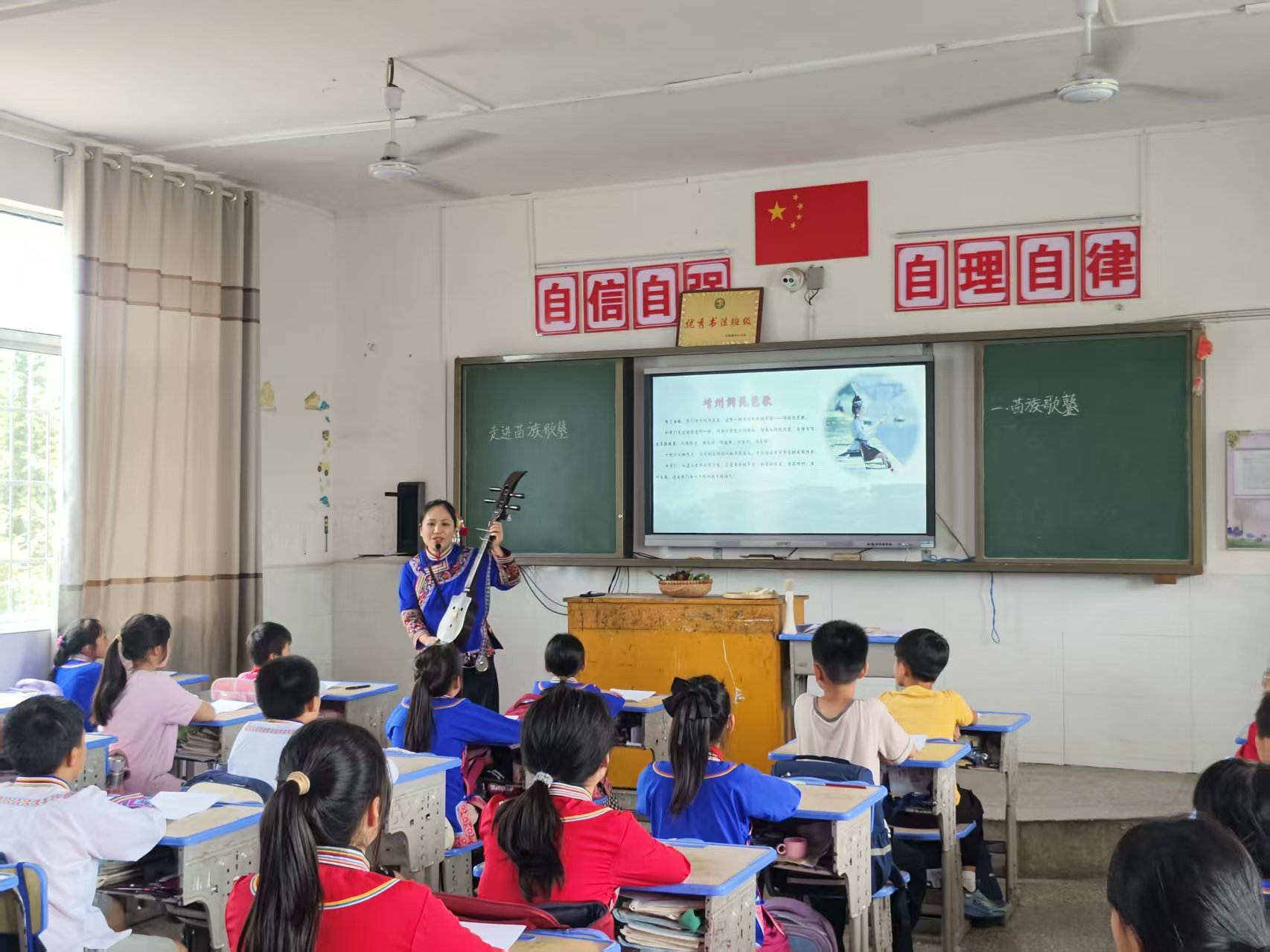 甘棠镇中心小学：聚焦课堂研素养 双科互鉴共成长