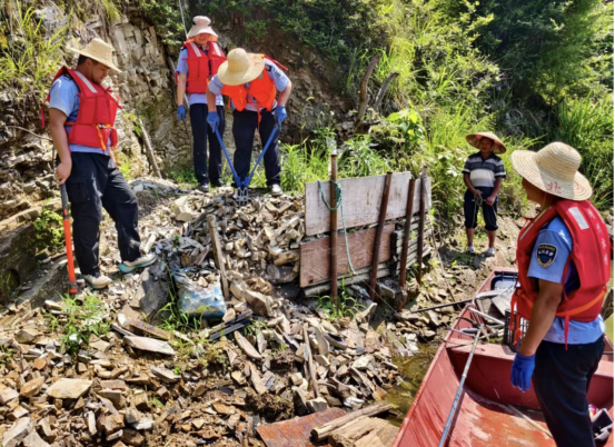 靖州：水利执法巡河拆违建 筑牢河道行洪安全屏障