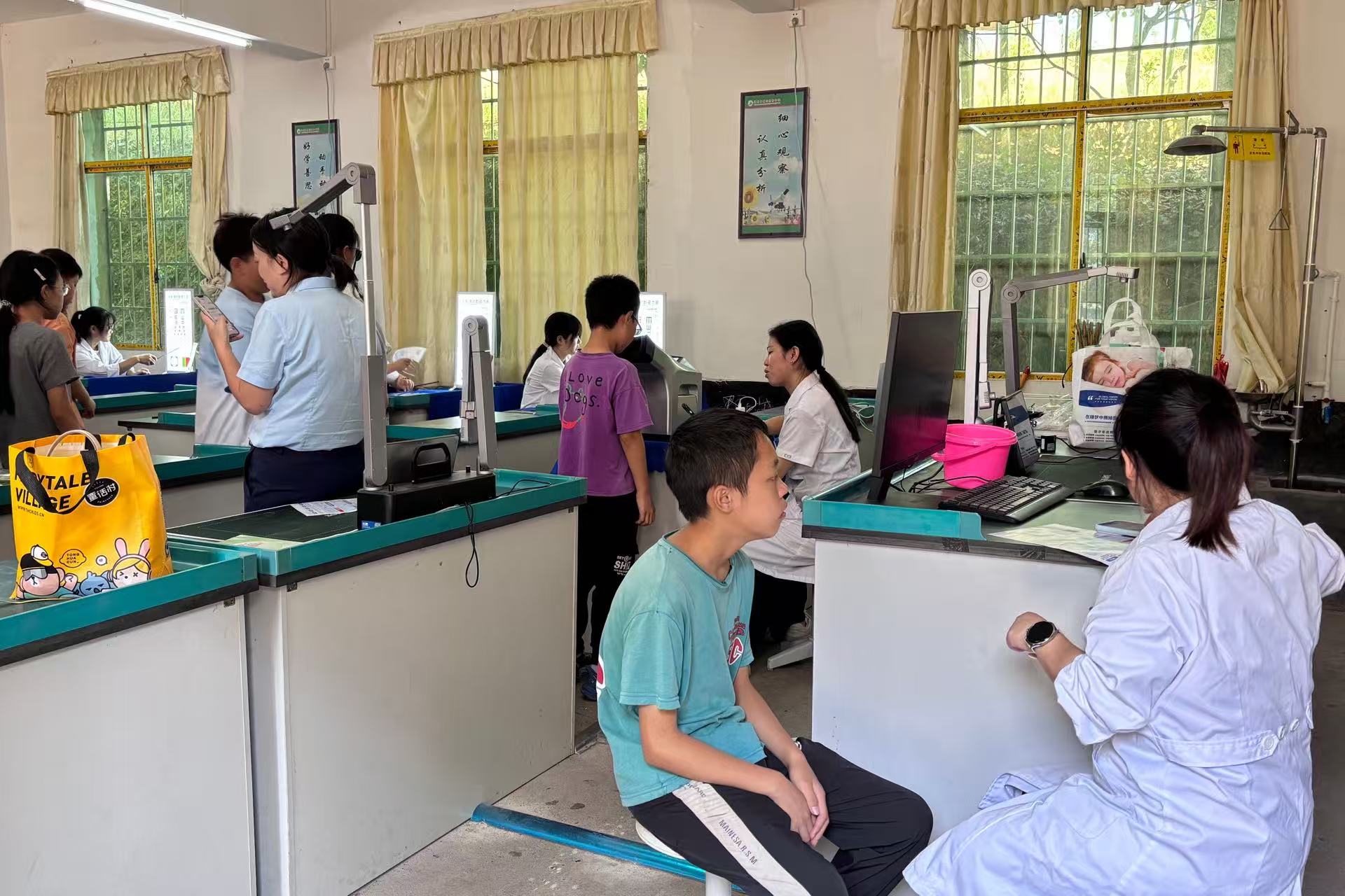 靖州：开展视力筛查专项工作 筑牢青少年护眼防线